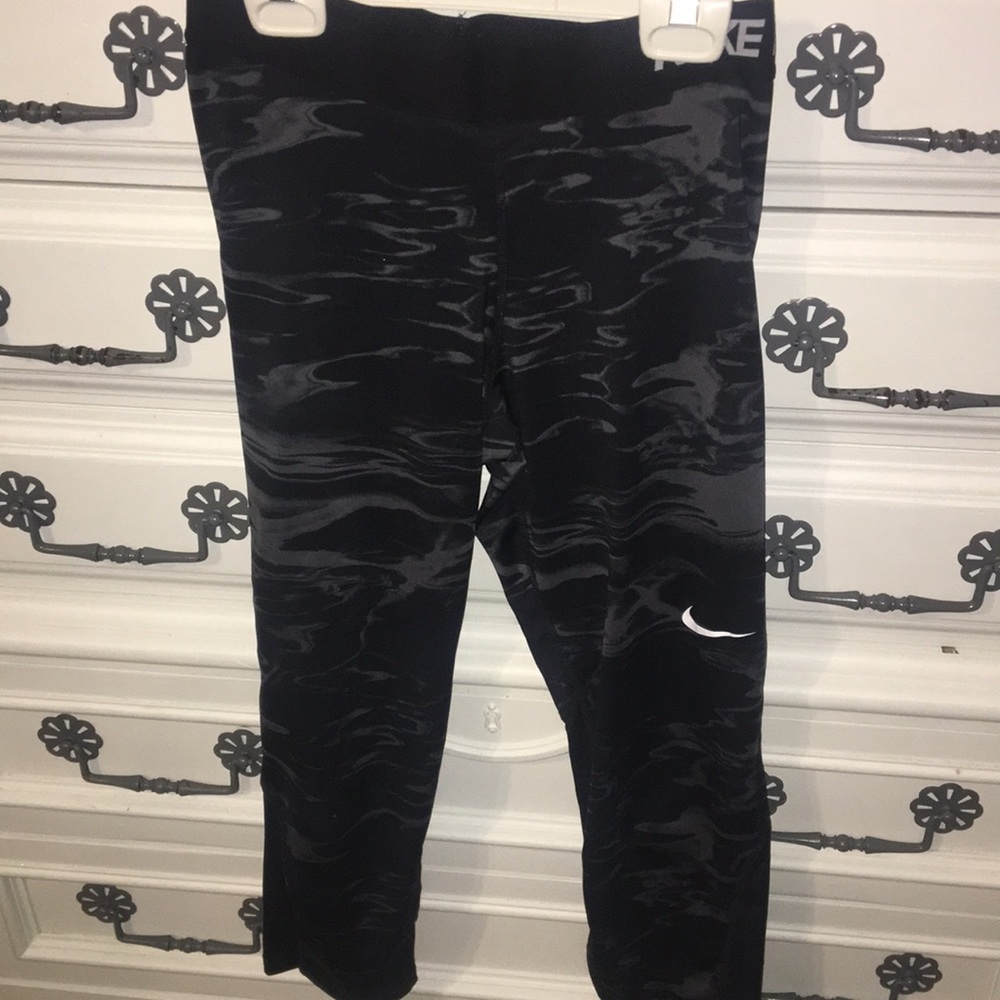 Nike pro capris